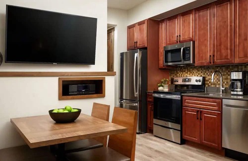 The Highlands Casa | Fresh SNOW! Exquisite Upscale Oasis · Ski Resort