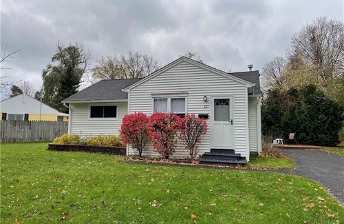 Fayetteville Casa | Adorable Fayetteville Ranch, great walkability, close to Town Center