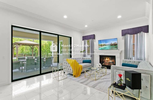 Lake Forest Casa | Stunning Retreat on Swift #41745