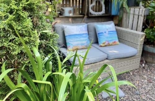 Felpham Cabina | Beautiful Cosy Garden Cabin, 5min walk to beach