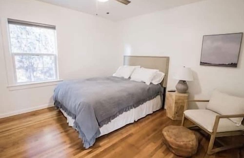 Visalia Otro | Farmhouse on ranch near Sequoias