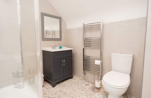 Tarvin Casa | Stylish & modern terraced home | Sleeps up to 11