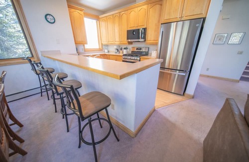 Mountain House Casa | Walk to ski slopes! Private hot tub and garage!