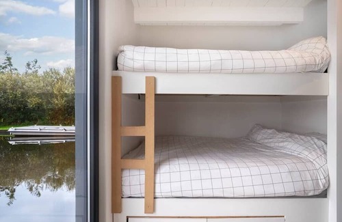 Oud Ade Alquiler De Eote | Luxe houseboat 4 volw/2 kind op Kagerplassen (ZH)