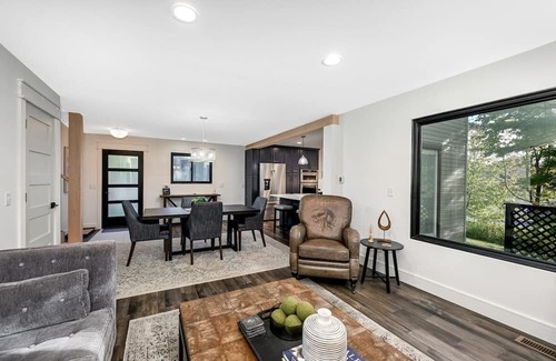 Silver Lake Condominio | Luxury 2 bd Perfect for Traveling Professionals!