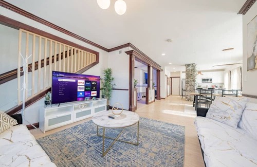 Brewers Hill Casa | Modern 2BR Gem: Stylish Retreat