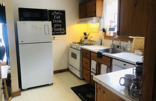 Plymouth Casa | Cozy ski home 7 minutes to killington gondola, 12 minutes Okemo. Pet friendly!