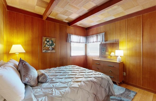 Matlock Casa | Charming waterfront cottage with panoramic Hood Canal views