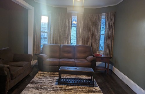 East Haven  Rutland County Casa | Close to Killington and downtown with beautiful porch and new kitchen new baths