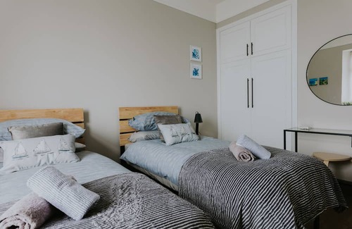 Newcastle Apartamento | Modern, newly refurbished apartment with fabulous sea view!