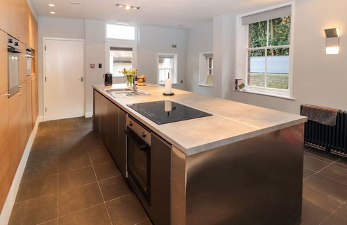 Carlisle Cabaña | 22 CHATSWORTH SQUARE, family friendly, with hot tub in Carlisle