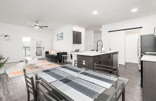 Whitestown Apartamento | Corporate Housing by MGM