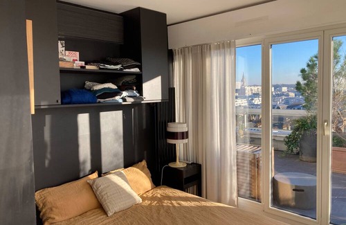 Combat Apartamento | Rooftop, panoramic view of Paris.