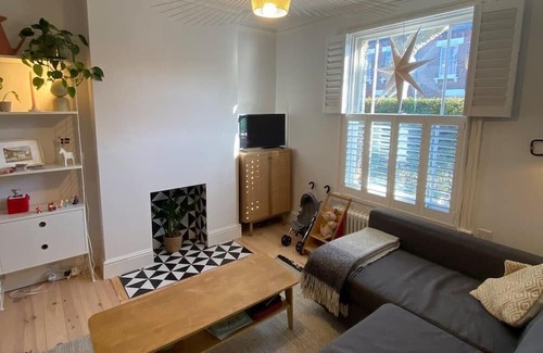 Kensal Green Casa | Scandinavian-Inspired 2BD House — Kensal Town!