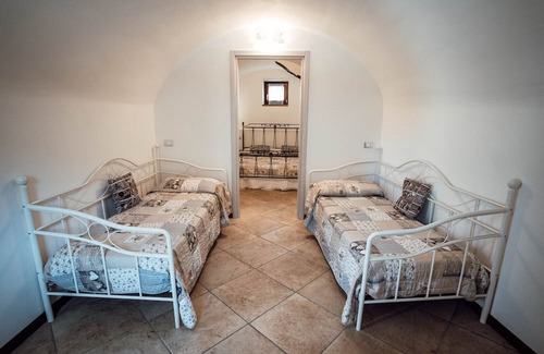 Costermano Apartamento | Apartment 'Corte Isabel Rustico' with Shared Pool and Wi-Fi