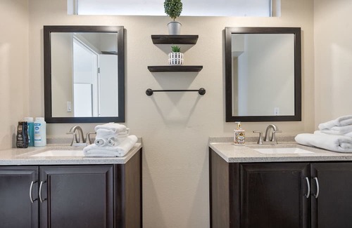 Fairwood Casa | 20 Minutes to Downtown Phoenix - 3b/2ba with Pool