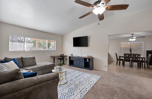 Fairwood Casa | 20 Minutes to Downtown Phoenix - 3b/2ba with Pool