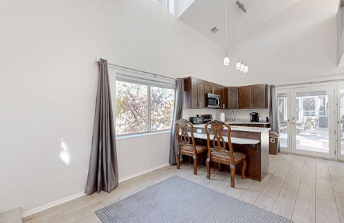 Payson Cabaña | 2-story cottage with breathtaking mountain views, fireplace, patio, grill, & AC