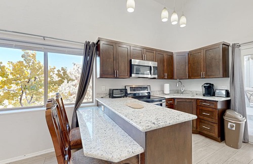 Payson Cabaña | 2-story cottage with breathtaking mountain views, fireplace, patio, grill, & AC