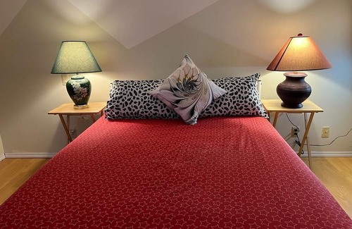 Fleetwood Casa | Stylish Stay in Budget in Surrey (Close to Town Centre)