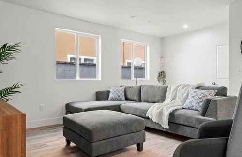 Vernon Casa | Home in Arts District w/ Parking
