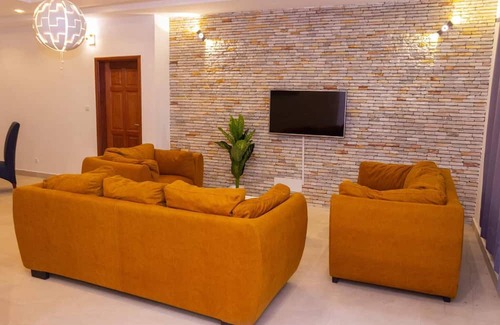 Littoral Department Casa | House 5 Mins From the Beach, 15 Mins From the Airport
