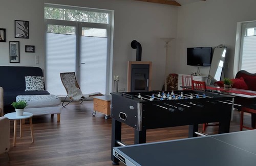 Alt Molln Apartamento | Helle Freundliche Ferienwohnung mit Tischtennisplatte, Kicker und Kleinem Garten