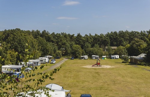 Wilsum Alquiler De RV | In the morning you wake up to the chirping birds and the sun's rays invite you to come outside. Become one with nature and come and enjoy a relaxed and wonderful holiday!