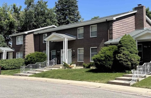 Greeley Casa | Large, beautifully updated townhome close to UNC and NCMC.