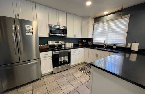 Greeley Casa | Large, beautifully updated townhome close to UNC and NCMC.