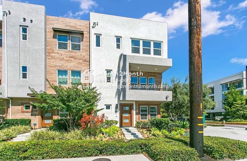 Platinum Triangle Casa | Enchanting Oasis on Lewis St #41823