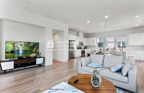 Platinum Triangle Casa | Enchanting Oasis on Lewis St #41823