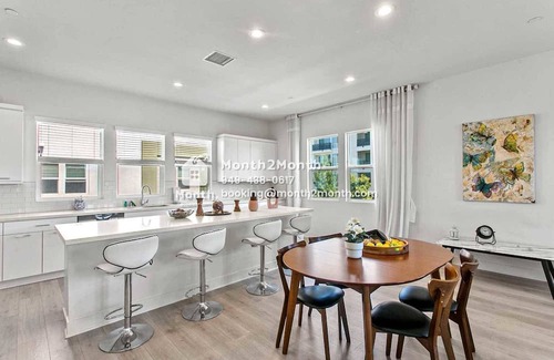 Platinum Triangle Casa | Enchanting Oasis on Lewis St #41823