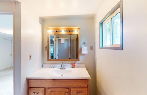 Port Orford Casa | Charming two-story home near the ocean with deck, patio, balcony, & streaming