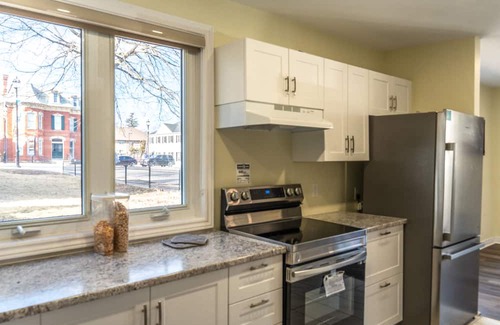 Watertown Casa | Entire 2 Bedroom Home - Hamilton/Waterdown