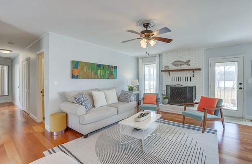 Wilsonville Casa | Riverfront Wilsonville Home w/ Dock & Fire Pit!