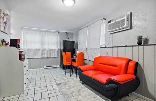 Aurora Apartamento | Studio Apartment Unit F by PMI
