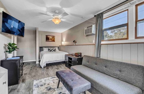 Aurora Apartamento | You will be close to everything when you stay at this centrally-located place