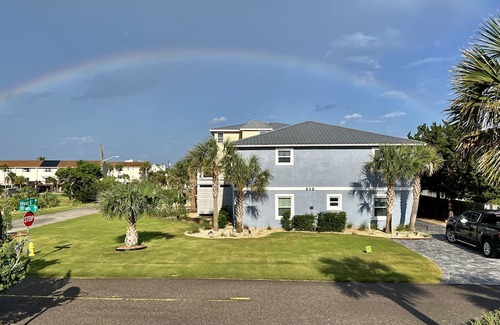 Fernandina Beach Casa | Short walk to the beach on the quiet end of Amelia Island. 3BR, 2BA, 2decks.