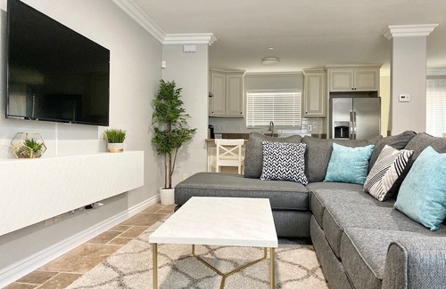 Placentia Casa | ☆NEW☆Luxuriously Modern Disneyland Getaway 4BR/3BA