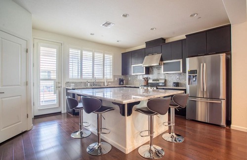 Edenvale Casa | Sweet San Jose 4BR w/ Pool, Gym, Spa & A/C, nr Dining, by Blueground
