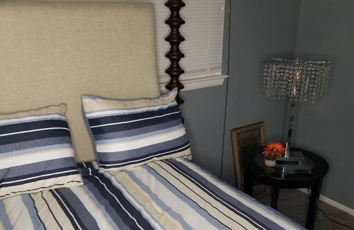 Summit Station Casa | Cozy Family friendly 4 bedroom house, mins from Downtown with hot tub in bedroom
