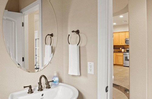 Talon Retreat Condominio | This two-bedroom Condo is great for a longer business trip and family Visits.
