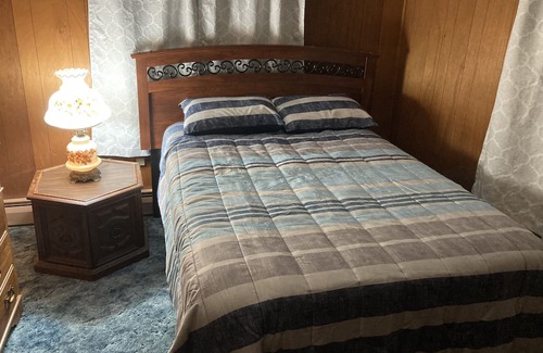 Denver Casa | Three bedroom rancher in a quiet country setting off street parking