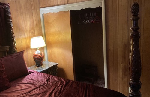 Denver Casa | Three bedroom rancher in a quiet country setting off street parking
