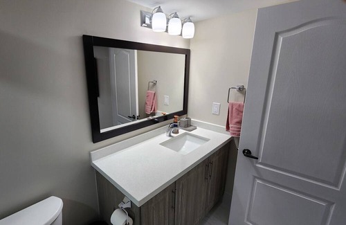Meadowvale Village Apartamento | Luxurious & spacious private apartment w/ all amenities