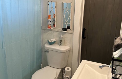 Mishawaka Casa | Cozy "pet-friendly" quiet, close to Notre Dame, and in a very safe location.