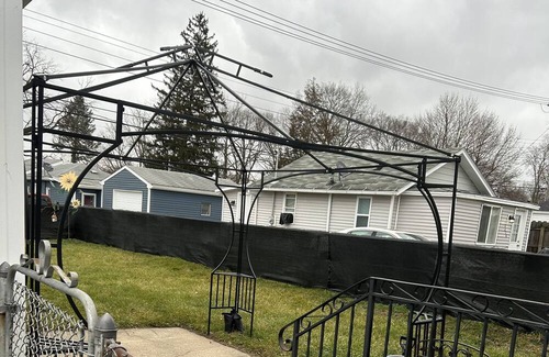 Mishawaka Casa | Cozy "pet-friendly" quiet, close to Notre Dame, and in a very safe location.