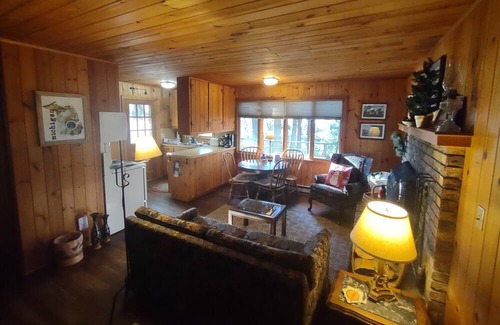 Traverse City Casa | Comfy Cabin with Private Beach on Old Mission Peninsula, minutes from wineries!