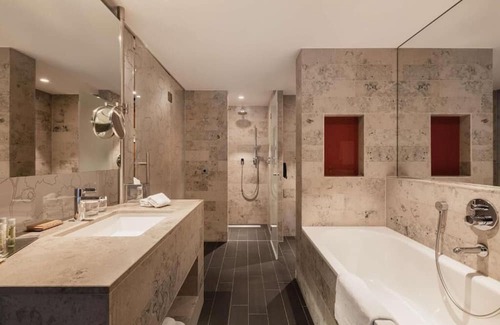 The Hague Center Casa | Upscale Historic Stay in The Hague - Premium And Convenient Amenities | 3 Units